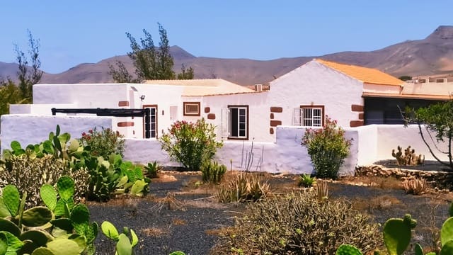 5 soveværelse Villa til salg i Puerto del Rosario med swimmingpool garage - € 590.000 (Ref: 10022633)
