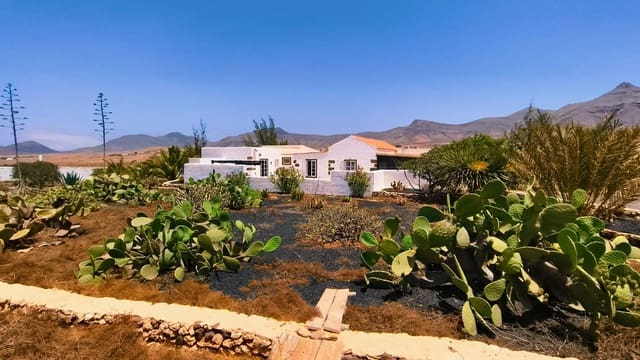 5 soveværelse Villa til salg i Puerto del Rosario med swimmingpool garage - € 590.000 (Ref: 10022633)