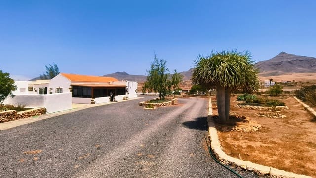 5 soveværelse Villa til salg i Puerto del Rosario med swimmingpool garage - € 590.000 (Ref: 10022633)