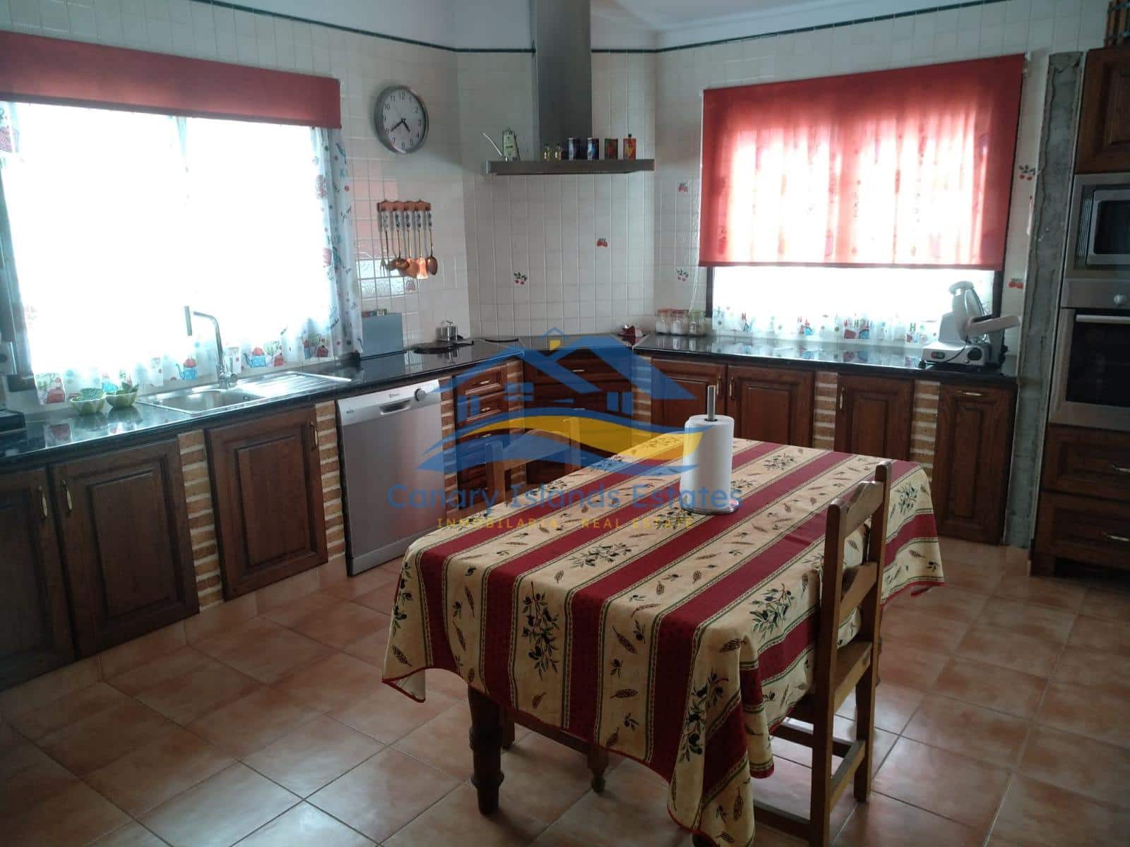 4 soveværelse Villa til salg i Villaverde - € 575.000 (Ref: 9215273)