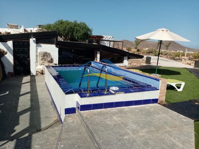 4 bedroom Finca/Country House for sale in Puerto del Rosario - € 680,000 (Ref: 9215278)