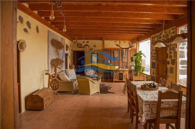 4 bedroom Finca/Country House for sale in Puerto del Rosario - € 680,000 (Ref: 9215278)