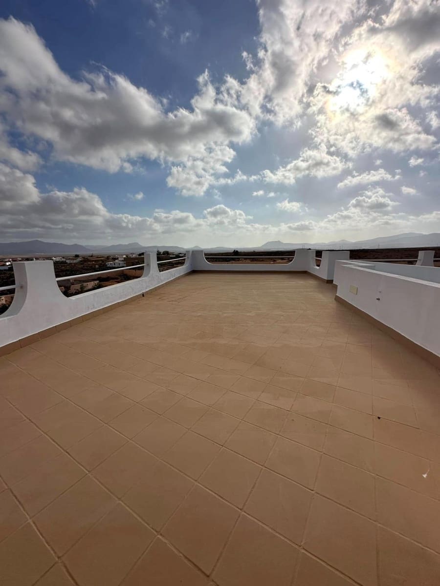 5 bedroom Villa for sale in Antigua - € 590,000 (Ref: 9215280)
