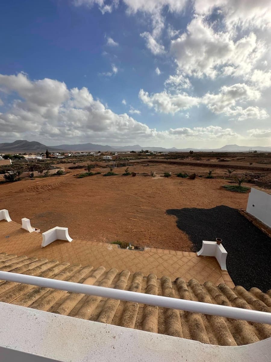 5 bedroom Villa for sale in Antigua - € 590,000 (Ref: 9215280)
