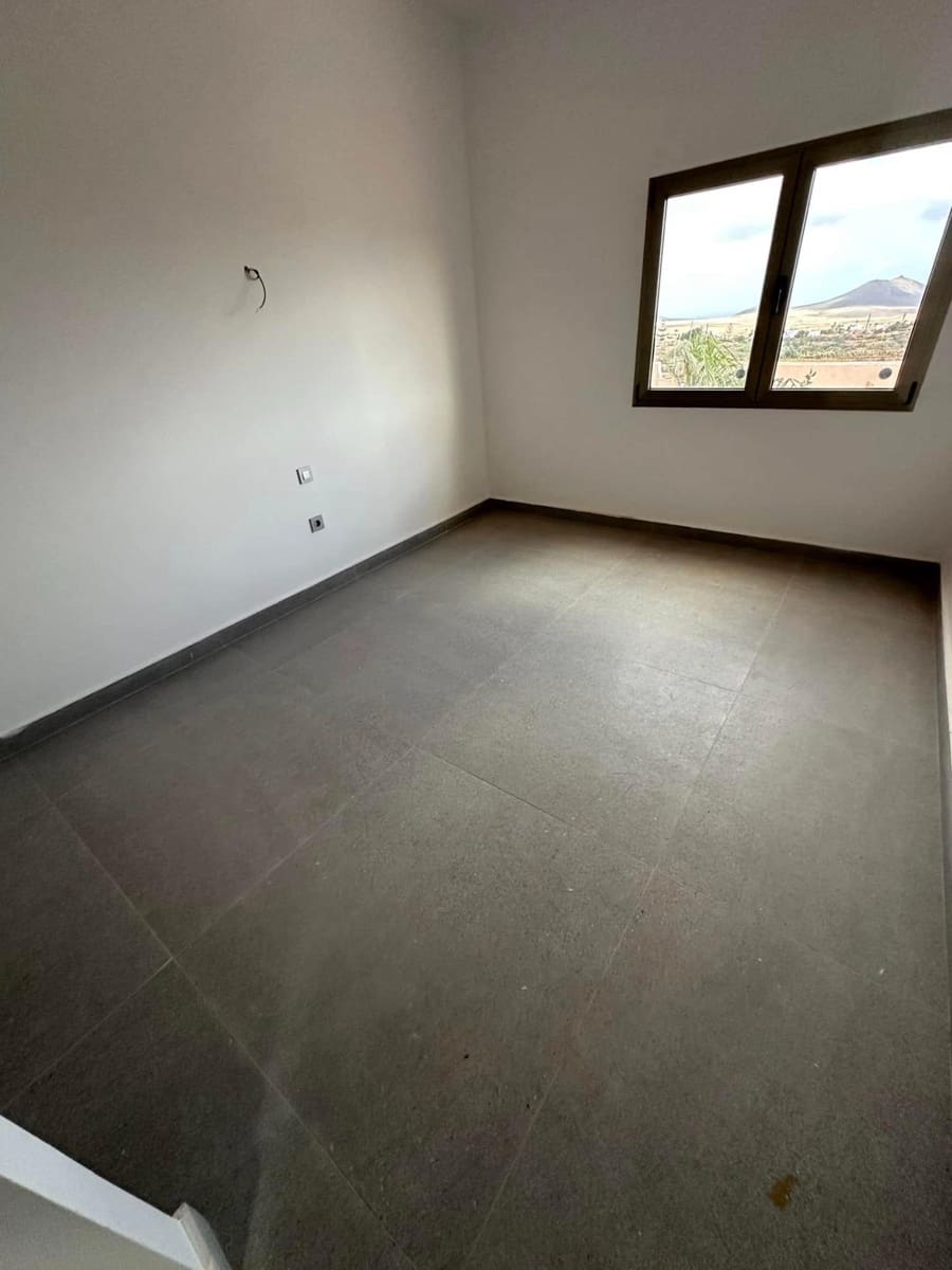 5 bedroom Villa for sale in Antigua - € 590,000 (Ref: 9215280)