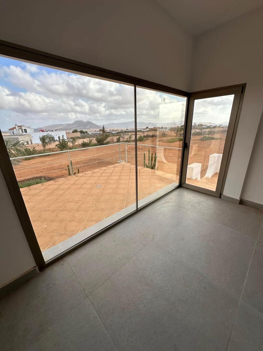5 bedroom Villa for sale in Antigua - € 590,000 (Ref: 9215280)