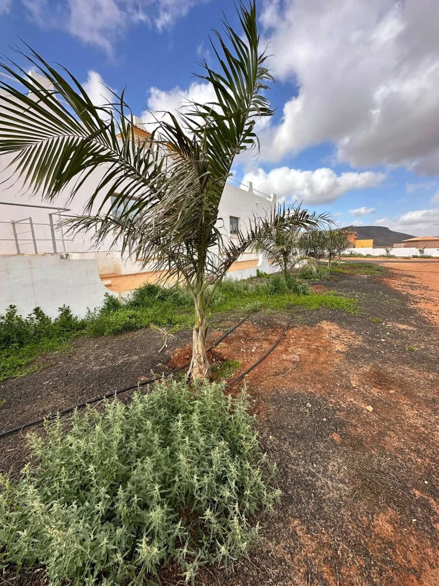 5 bedroom Villa for sale in Antigua - € 590,000 (Ref: 9215280)