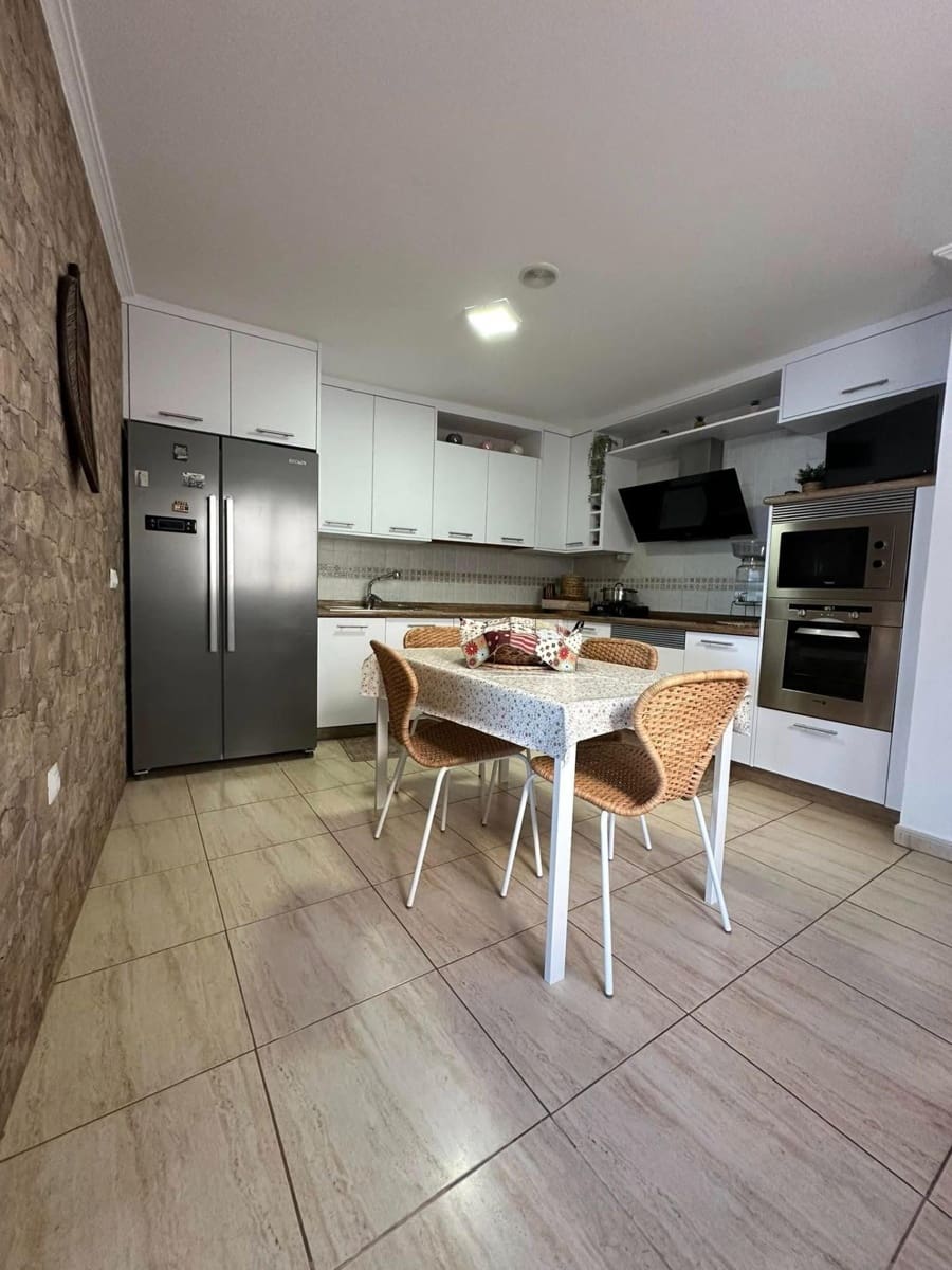 3 slaapkamer Appartement te koop in Puerto Lajas - € 480.000 (Ref: 9215283)