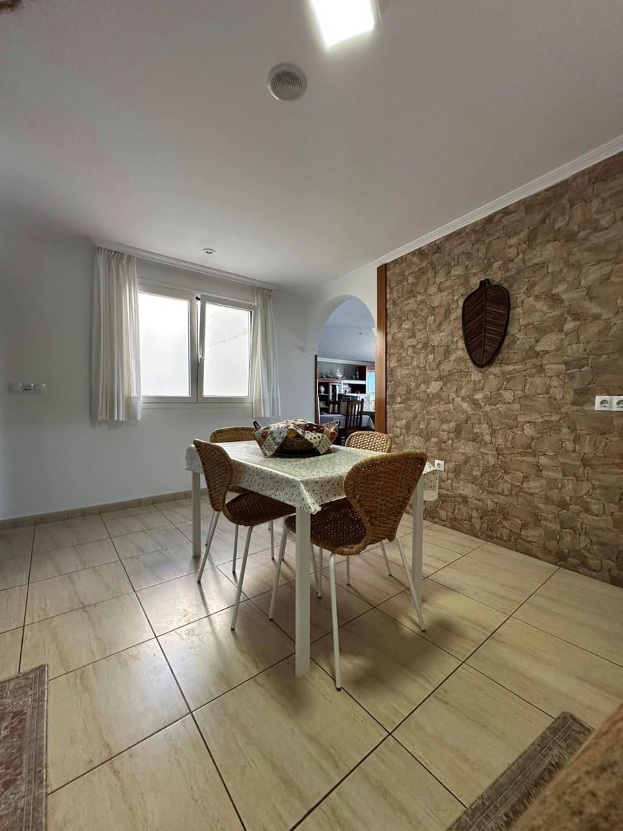 3 slaapkamer Appartement te koop in Puerto Lajas - € 480.000 (Ref: 9215283)