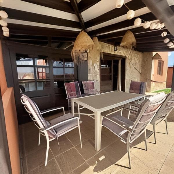 3 bedroom Villa for sale in Antigua with garage - € 450,000 (Ref: 9215285)