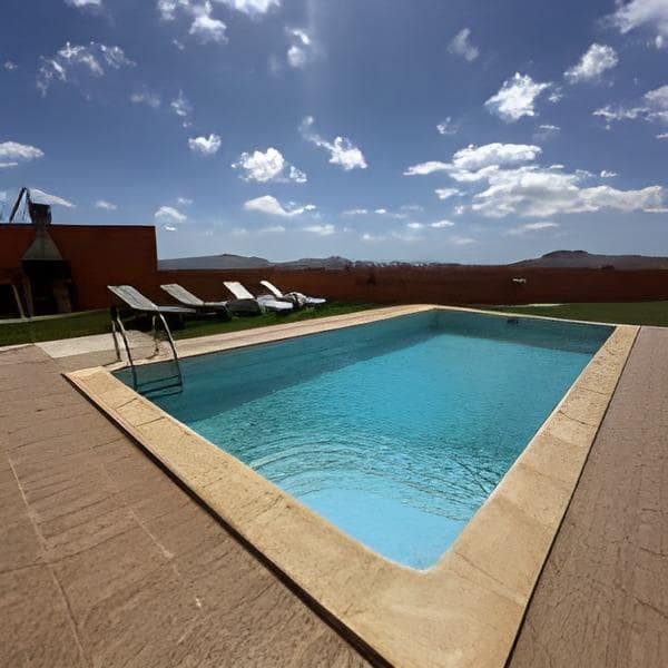 3 bedroom Villa for sale in Antigua with garage - € 450,000 (Ref: 9215285)