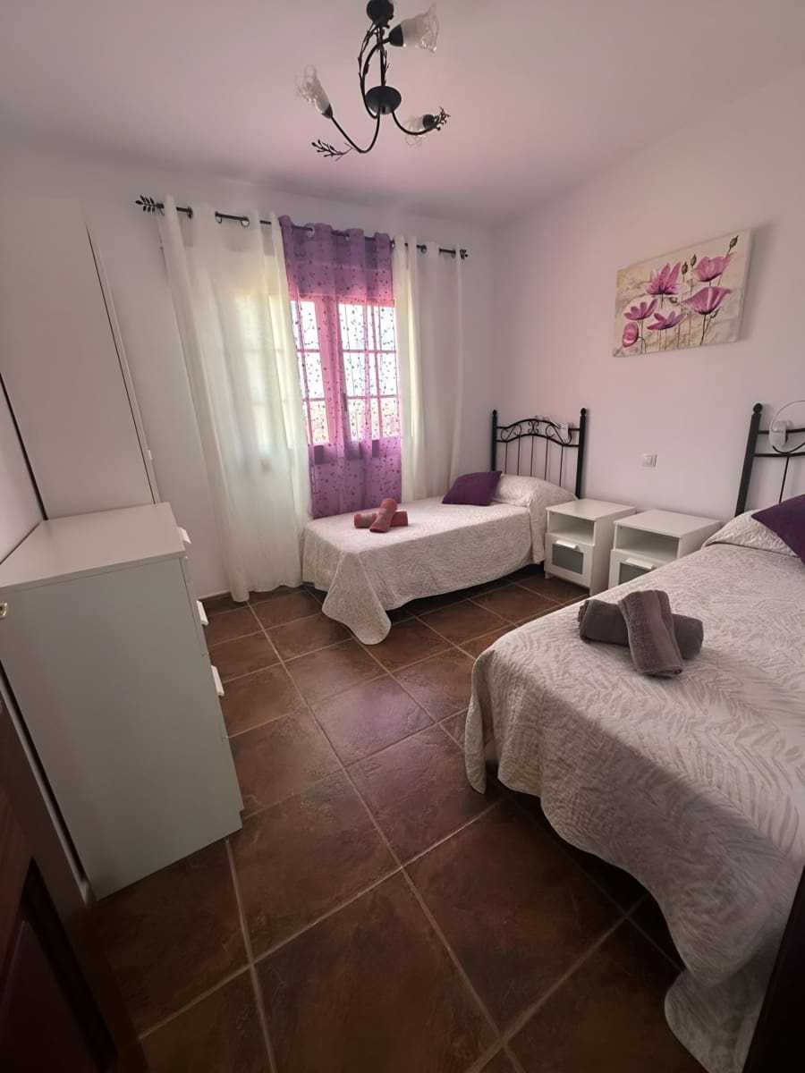 3 bedroom Villa for sale in Antigua with garage - € 450,000 (Ref: 9215285)