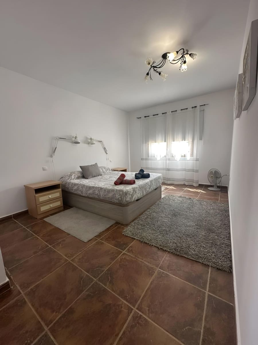 3 bedroom Villa for sale in Antigua with garage - € 450,000 (Ref: 9215285)