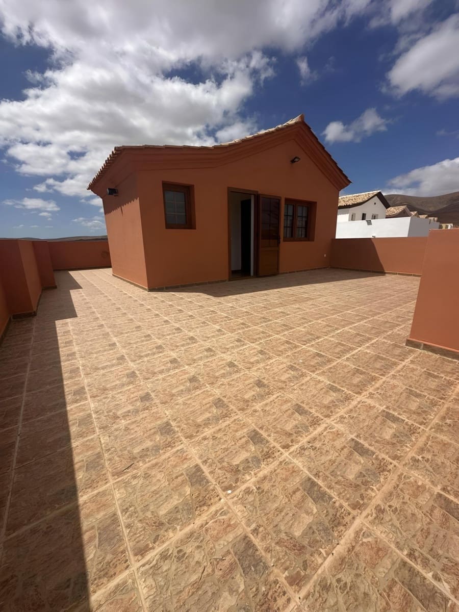 3 bedroom Villa for sale in Antigua with garage - € 450,000 (Ref: 9215285)
