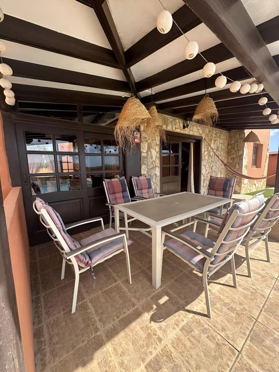 3 bedroom Villa for sale in Antigua with garage - € 450,000 (Ref: 9215285)