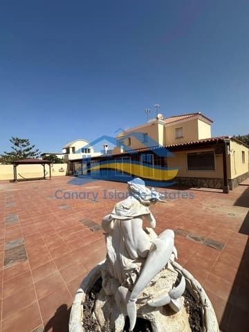 5 soveværelse Villa til salg i Puerto del Rosario med garage - € 495.000 (Ref: 9215288)