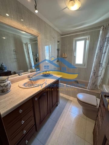 5 soveværelse Villa til salg i Puerto del Rosario med garage - € 495.000 (Ref: 9215288)