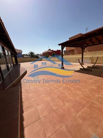 5 soveværelse Villa til salg i Puerto del Rosario med garage - € 495.000 (Ref: 9215288)