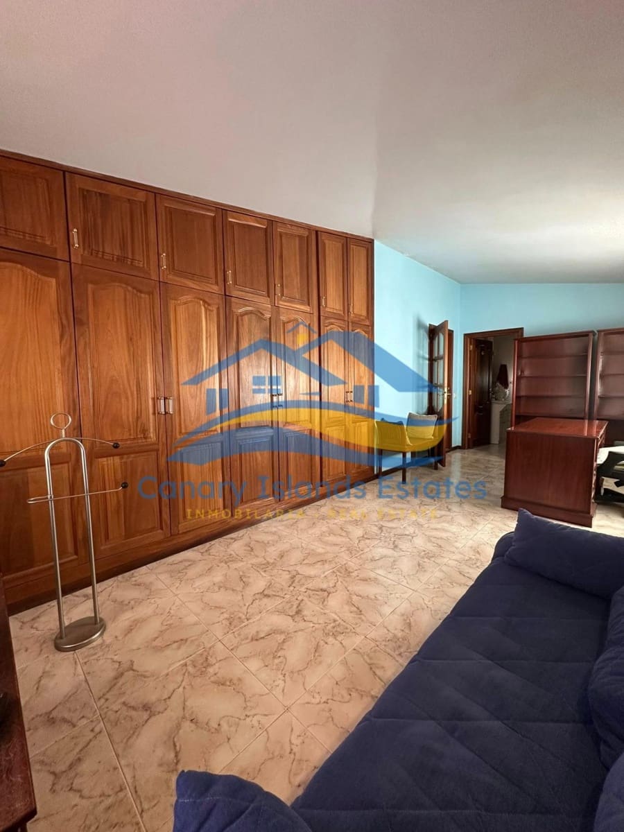 5 slaapkamer Villa te koop in Puerto del Rosario met garage - € 495.000 (Ref: 9215288)