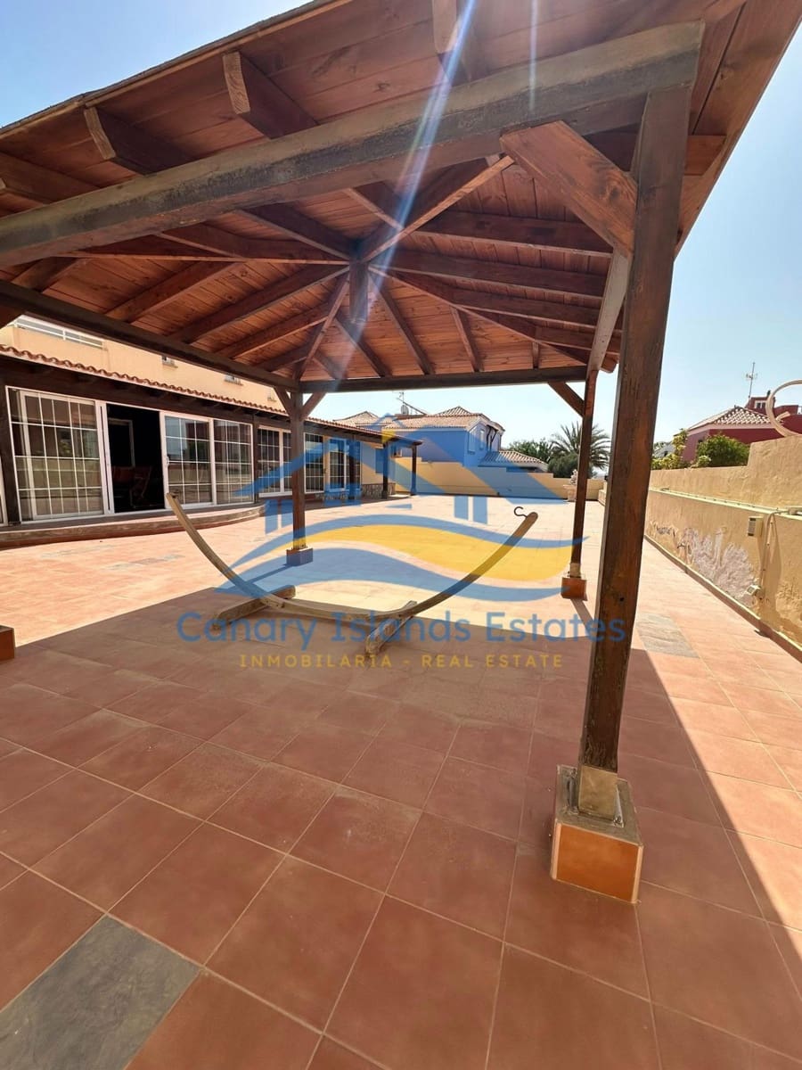 5 slaapkamer Villa te koop in Puerto del Rosario met garage - € 495.000 (Ref: 9215288)