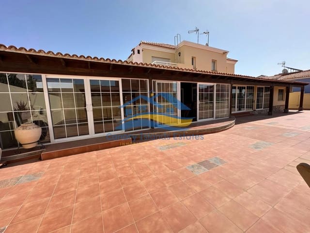 5 soveværelse Villa til salg i Puerto del Rosario med garage - € 495.000 (Ref: 9215288)