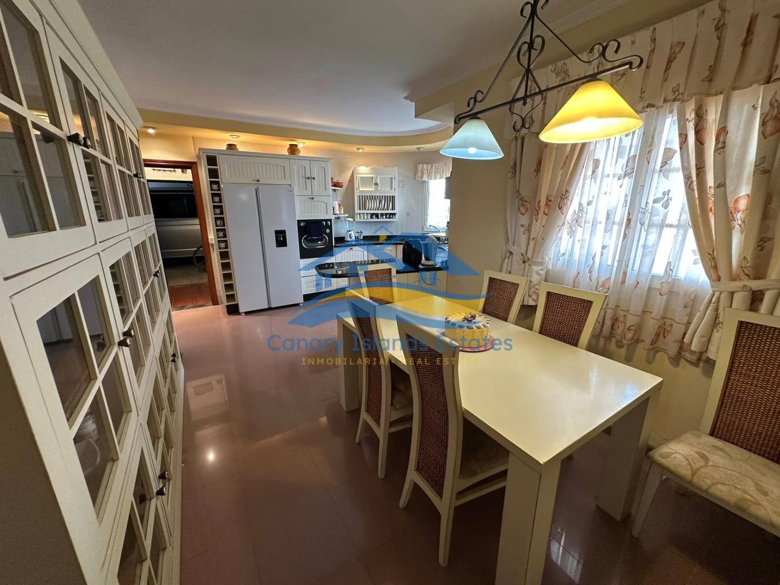 5 slaapkamer Villa te koop in Puerto del Rosario met garage - € 495.000 (Ref: 9215288)