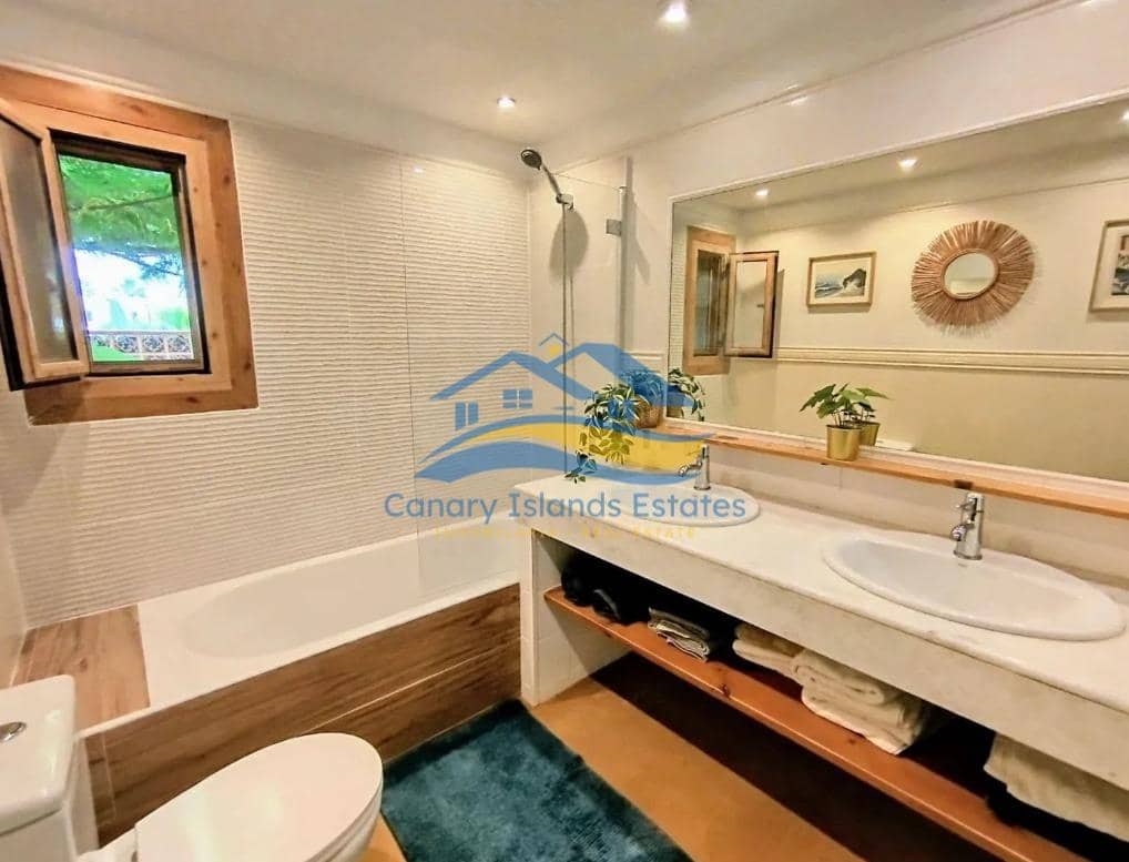 3 makuuhuone Huvila myytävänä paikassa Corralejo mukana 
autotalli - 729 000 € (Ref: 9215290)