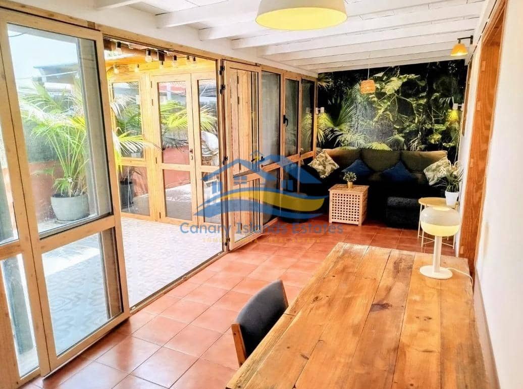 3 makuuhuone Huvila myytävänä paikassa Corralejo mukana 
autotalli - 729 000 € (Ref: 9215290)