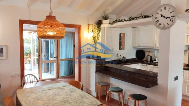 3 bedroom Villa for sale in Corralejo, La Oliva with garage - € 729,000 (Ref: 9215290)