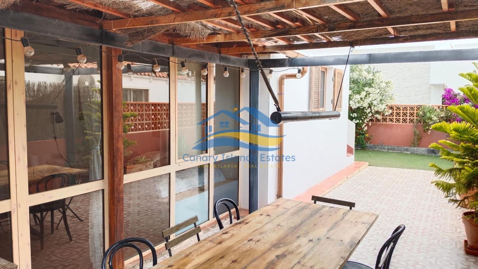 3 makuuhuone Huvila myytävänä paikassa Corralejo mukana 
autotalli - 729 000 € (Ref: 9215290)