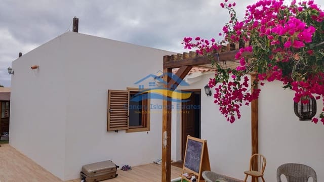 3 bedroom Villa for sale in Corralejo, La Oliva with garage - € 729,000 (Ref: 9215290)