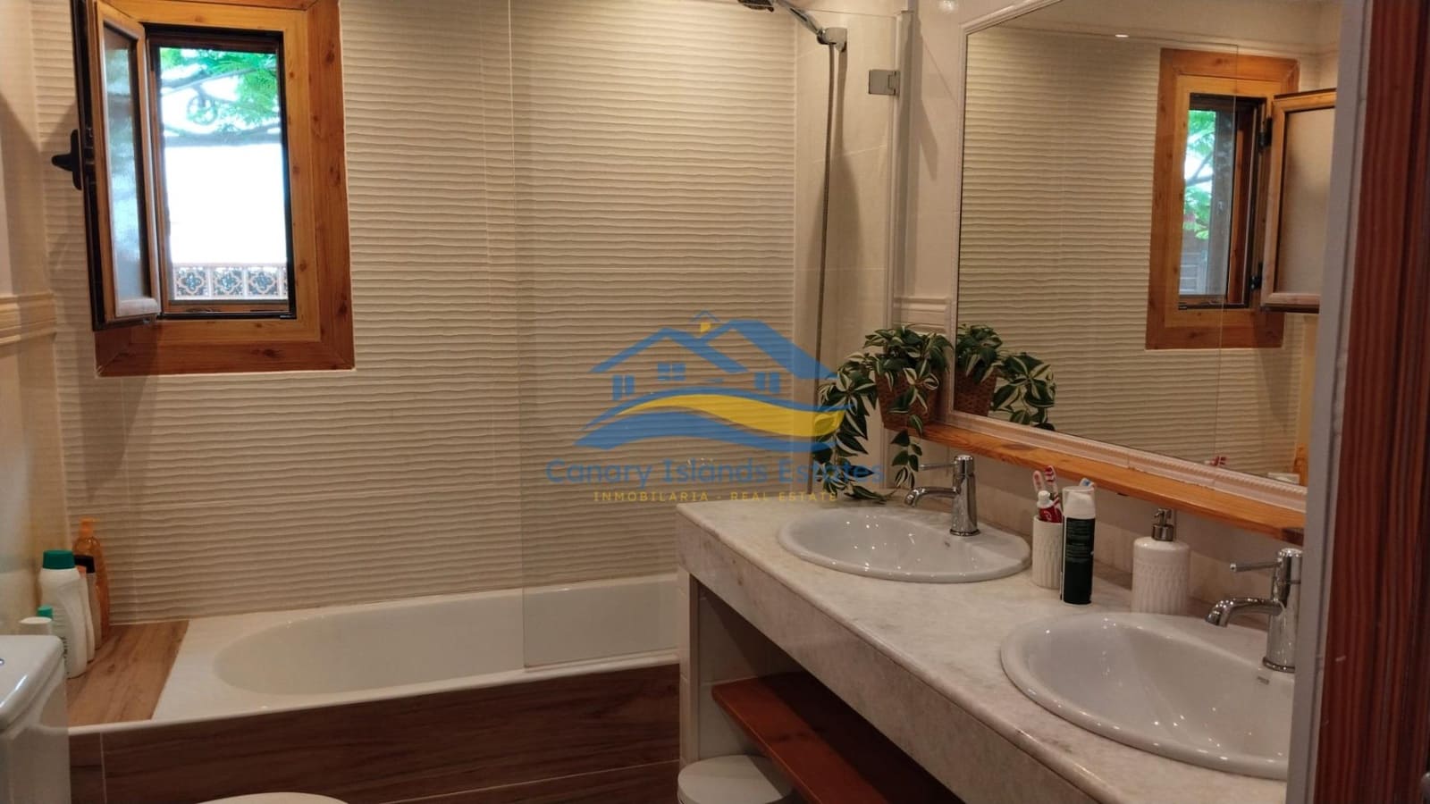 3 makuuhuone Huvila myytävänä paikassa Corralejo mukana 
autotalli - 729 000 € (Ref: 9215290)