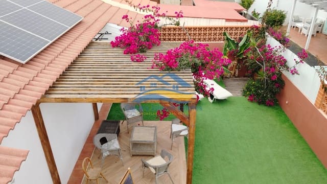 3 bedroom Villa for sale in Corralejo, La Oliva with garage - € 729,000 (Ref: 9215290)