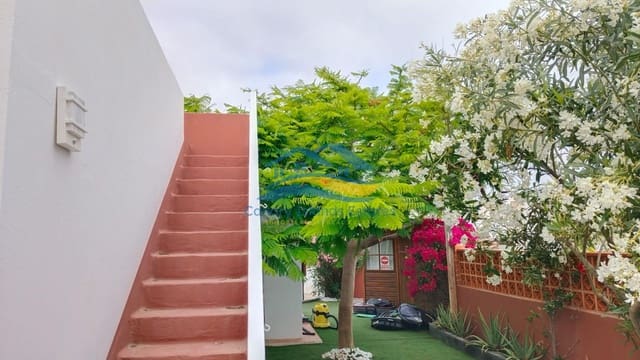 3 bedroom Villa for sale in Corralejo, La Oliva with garage - € 729,000 (Ref: 9215290)