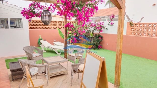 3 bedroom Villa for sale in Corralejo, La Oliva with garage - € 729,000 (Ref: 9215290)