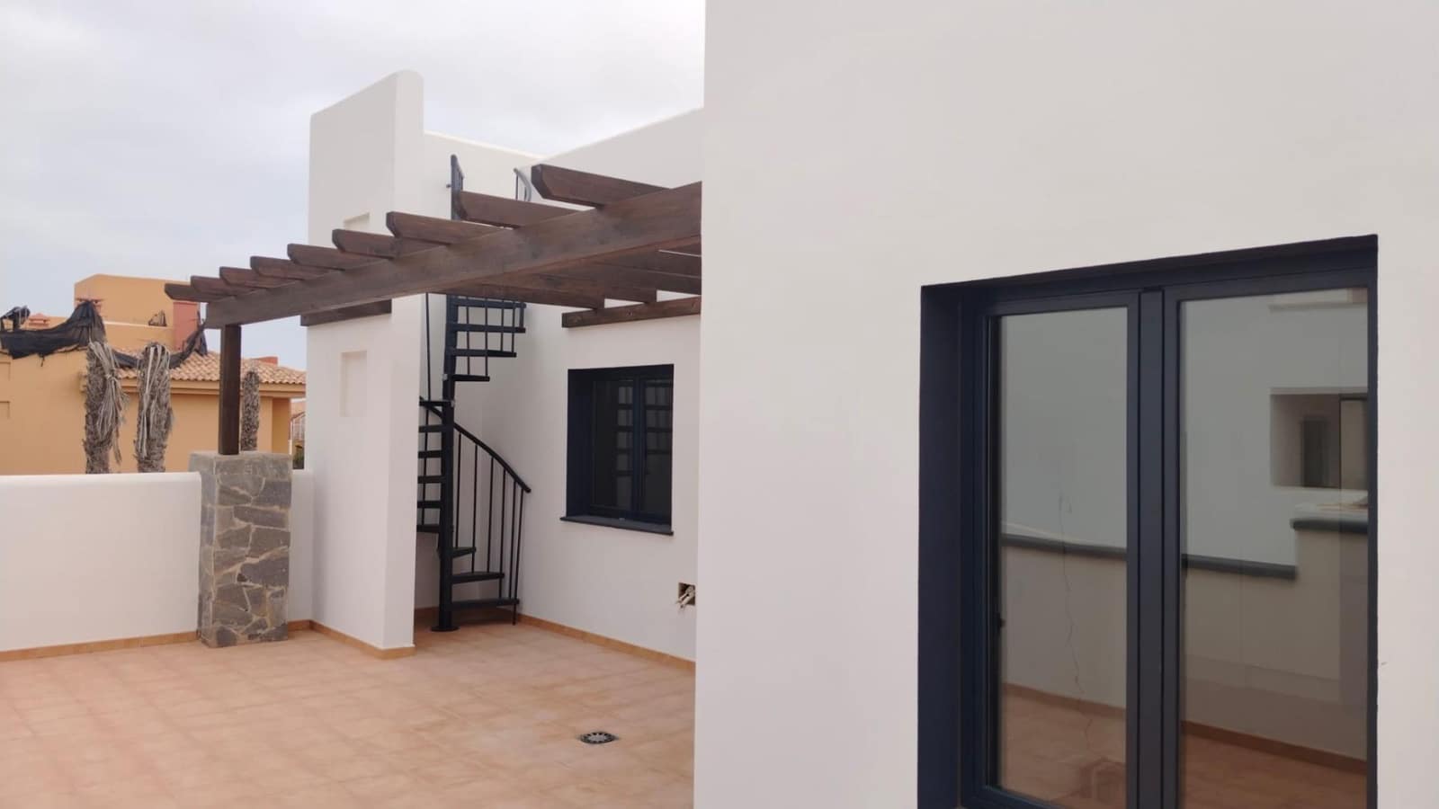 2 bedroom Penthouse for sale in Corralejo with garage - € 279,000 (Ref: 9347648)