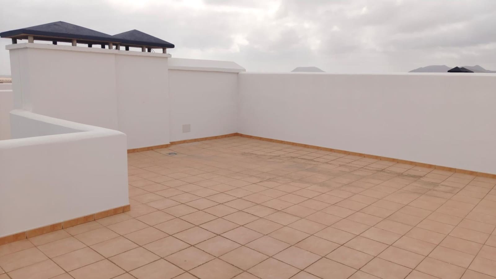 2 bedroom Penthouse for sale in Corralejo with garage - € 279,000 (Ref: 9347648)