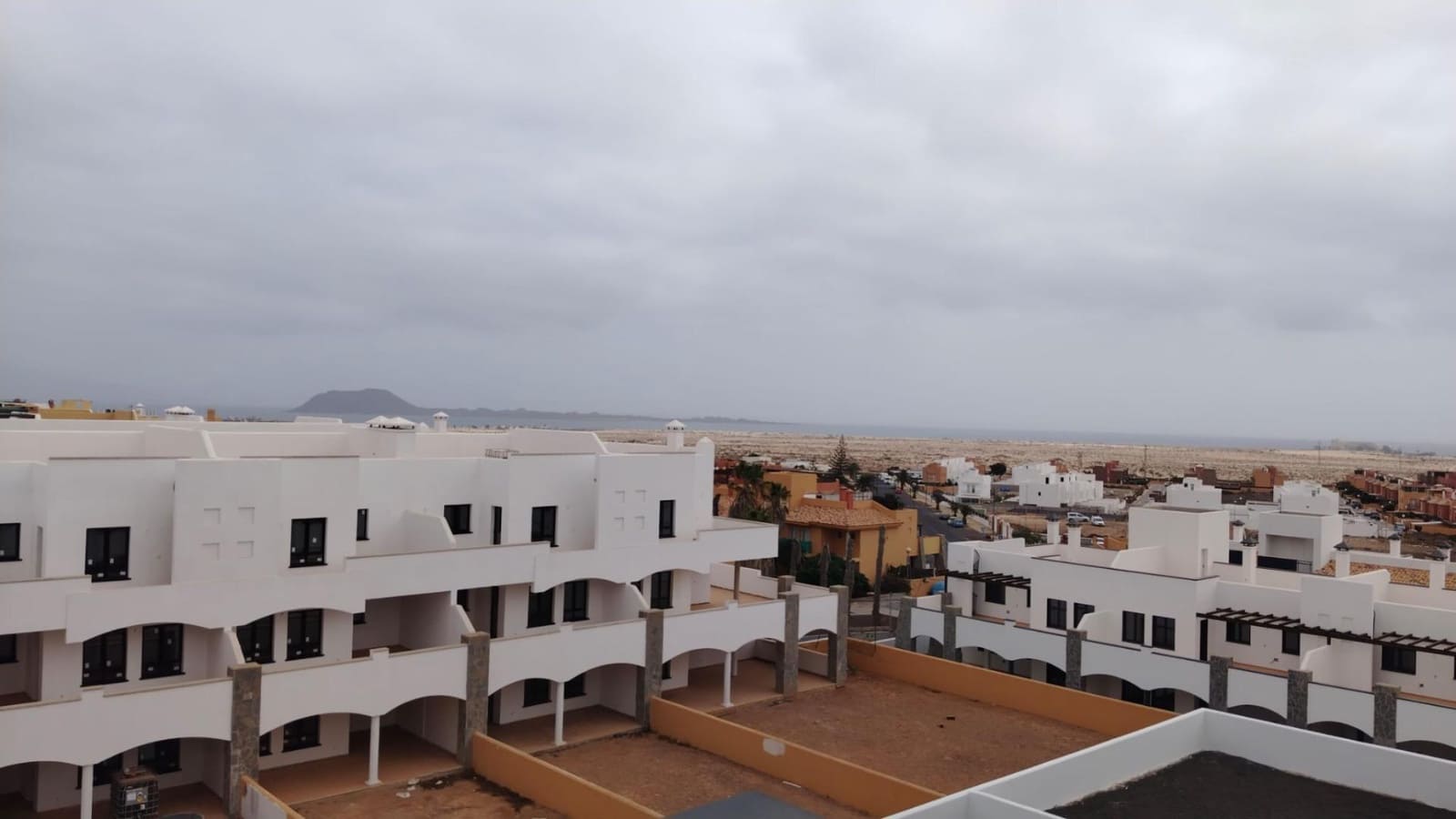 2 bedroom Penthouse for sale in Corralejo with garage - € 279,000 (Ref: 9347648)