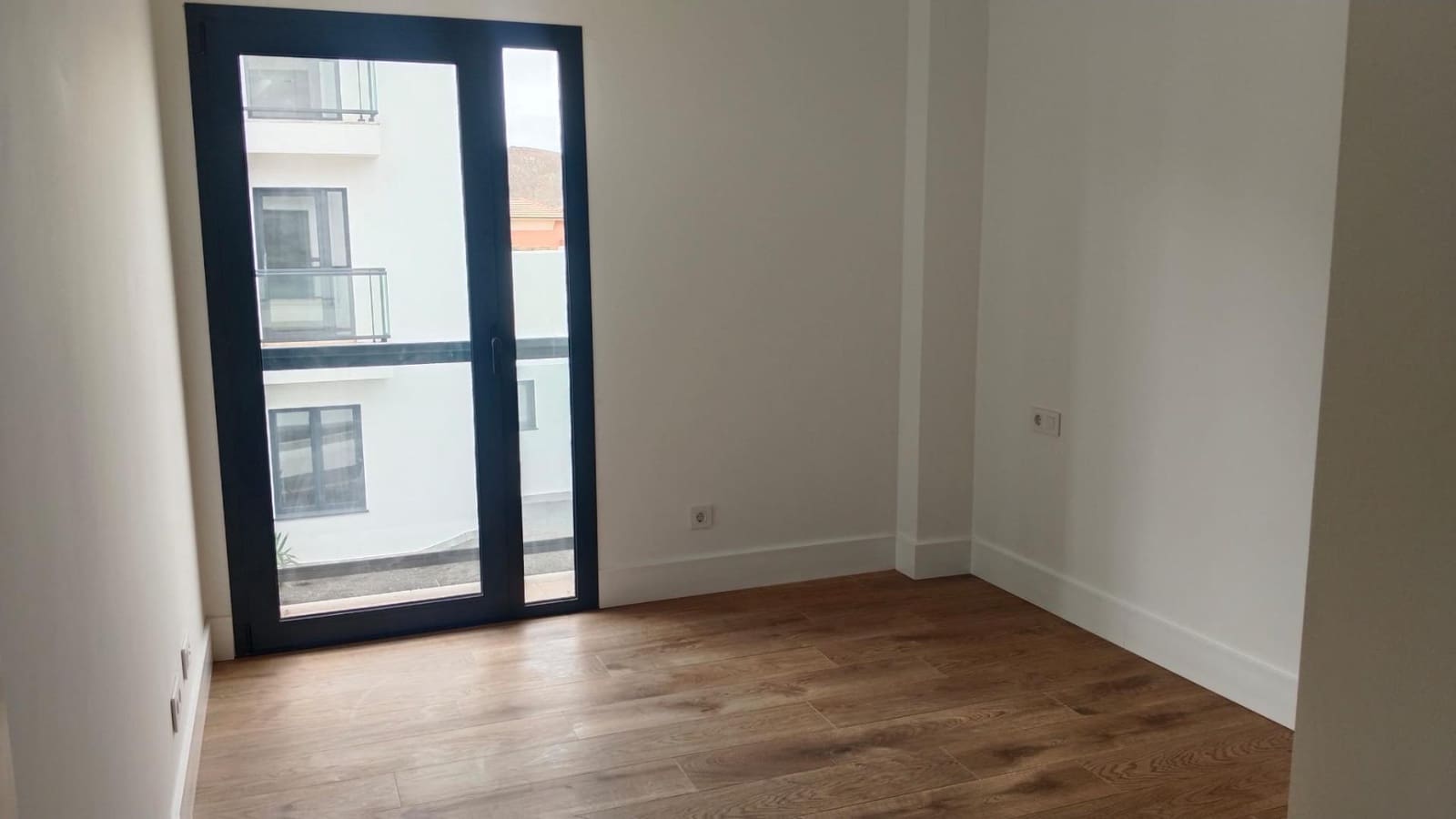 2 bedroom Apartment for sale in Corralejo with garage - € 279,000 (Ref: 9347649)