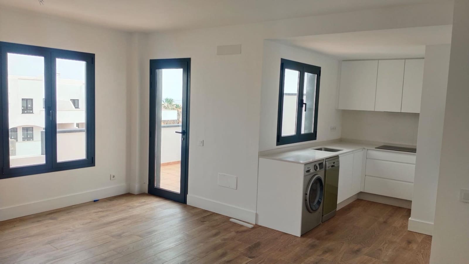 2 bedroom Apartment for sale in Corralejo with garage - € 279,000 (Ref: 9347649)
