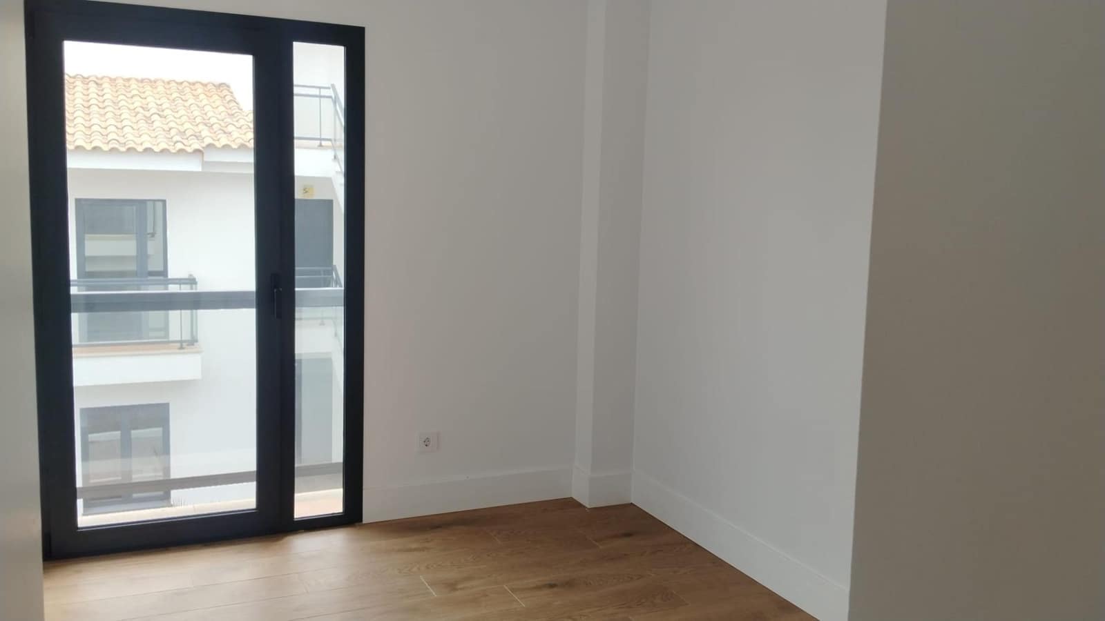 2 bedroom Apartment for sale in Corralejo with garage - € 279,000 (Ref: 9347649)