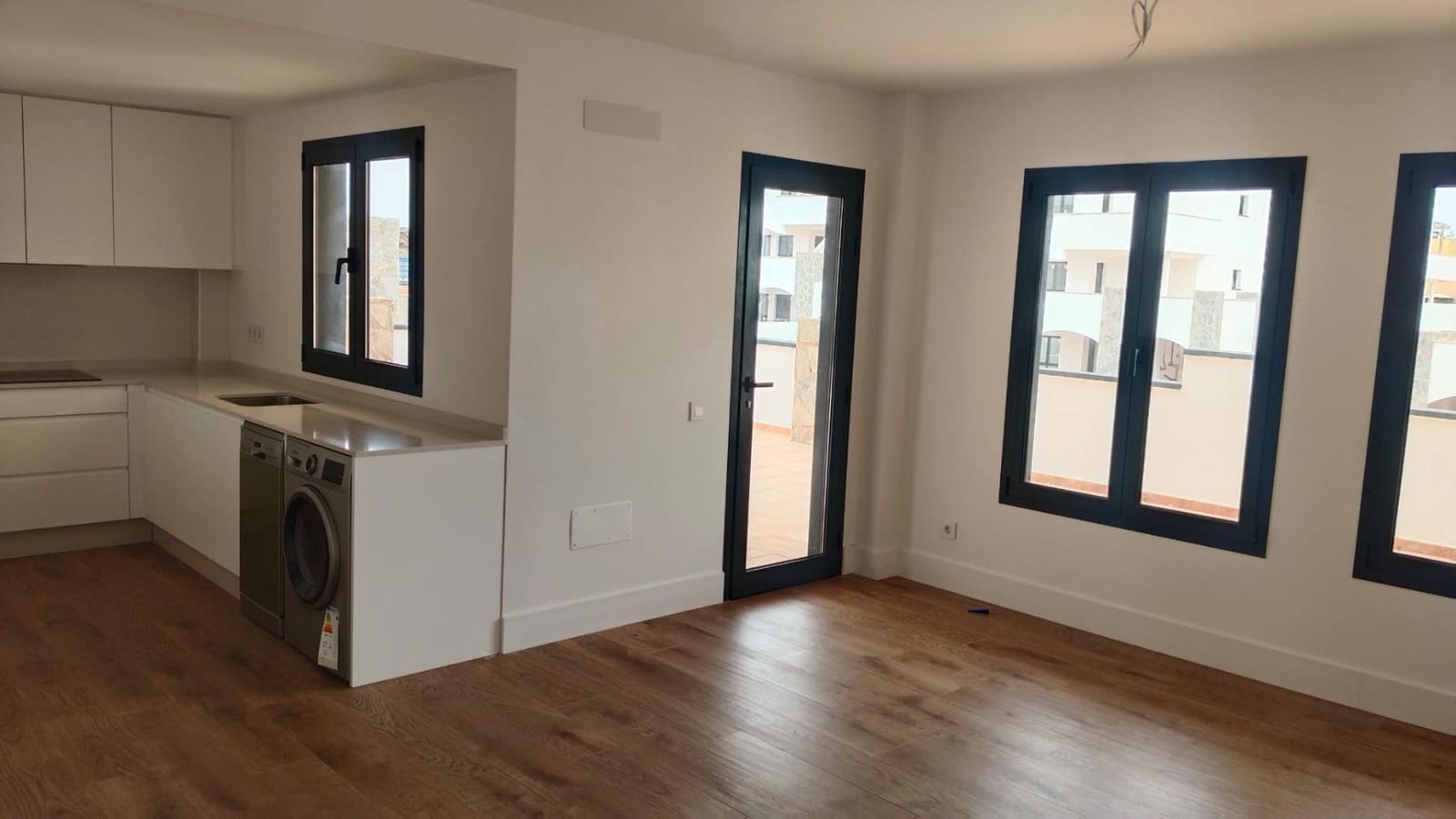 2 bedroom Apartment for sale in Corralejo with garage - € 279,000 (Ref: 9347649)