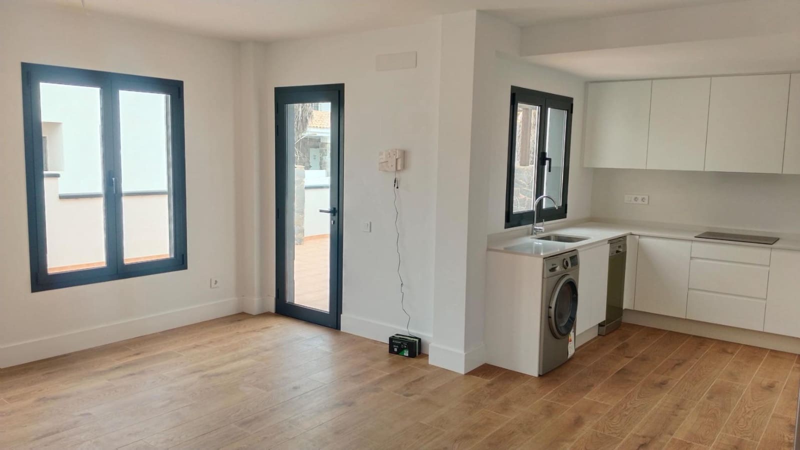 3 bedroom Apartment for sale in Corralejo with garage - € 340,000 (Ref: 9347650)