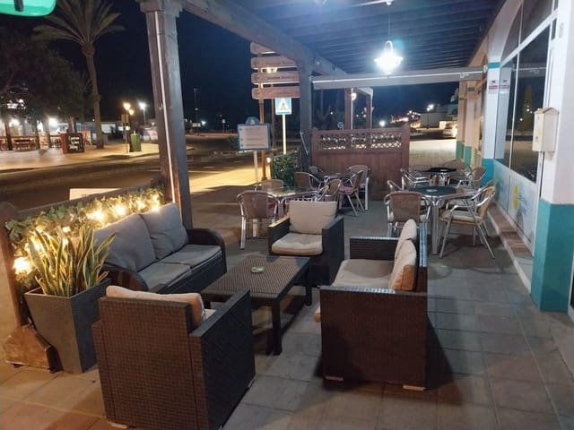 Komercyjne do wynajęcia w Corralejo, La Oliva - 450 € (Ref: 9362542)