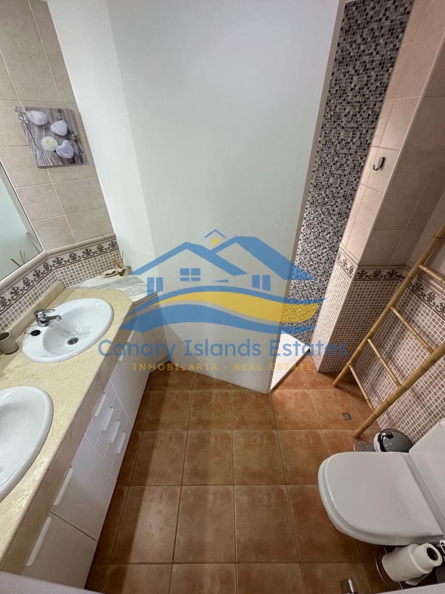2 bedroom Apartment for sale in Corralejo with garage - € 255,000 (Ref: 9504498)