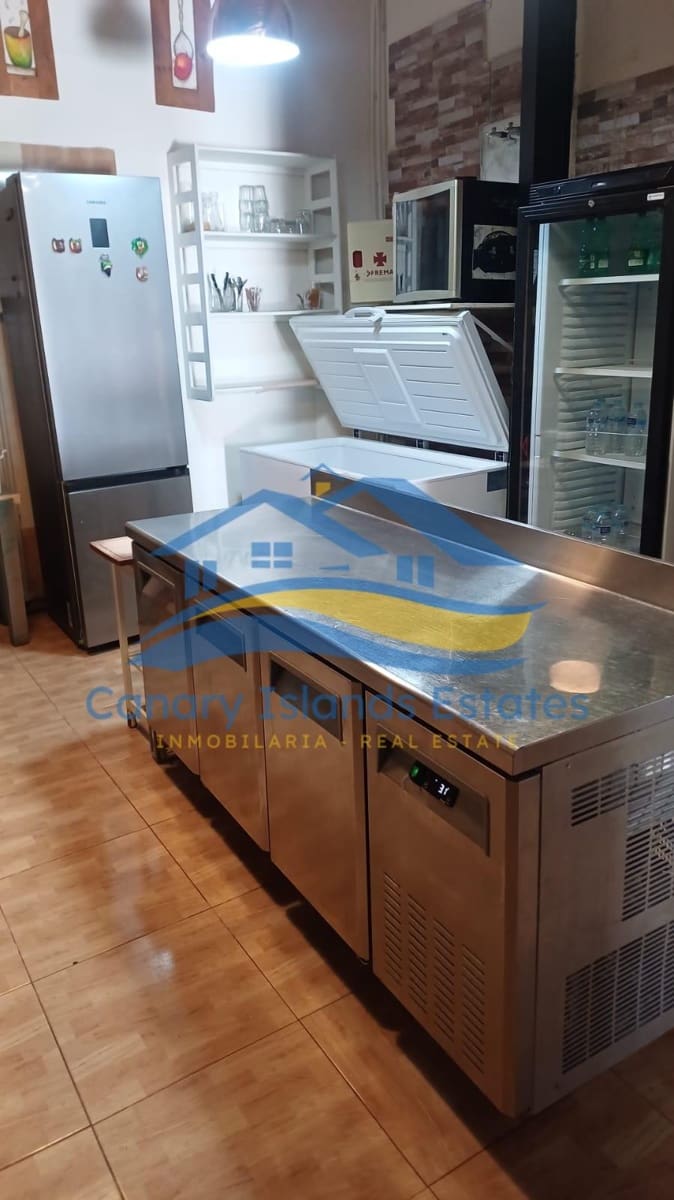 Erhverv til leje i Puerto del Rosario - € 2.000 (Ref: 9680003)