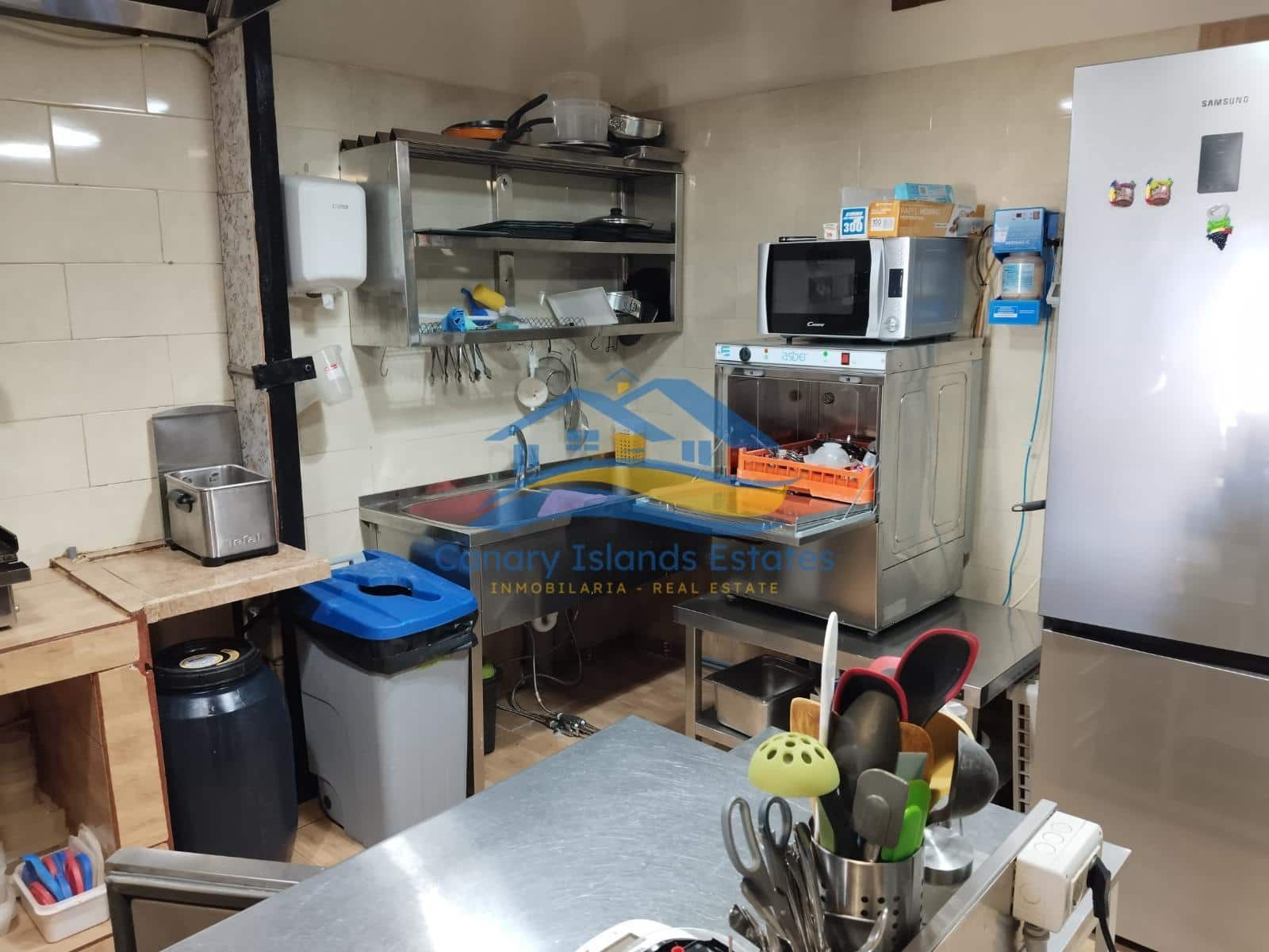 Erhverv til leje i Puerto del Rosario - € 2.000 (Ref: 9680003)