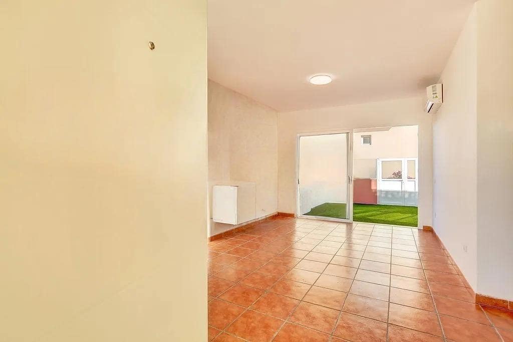 2 bedroom Apartment for sale in Corralejo - € 248,000 (Ref: 9755939)