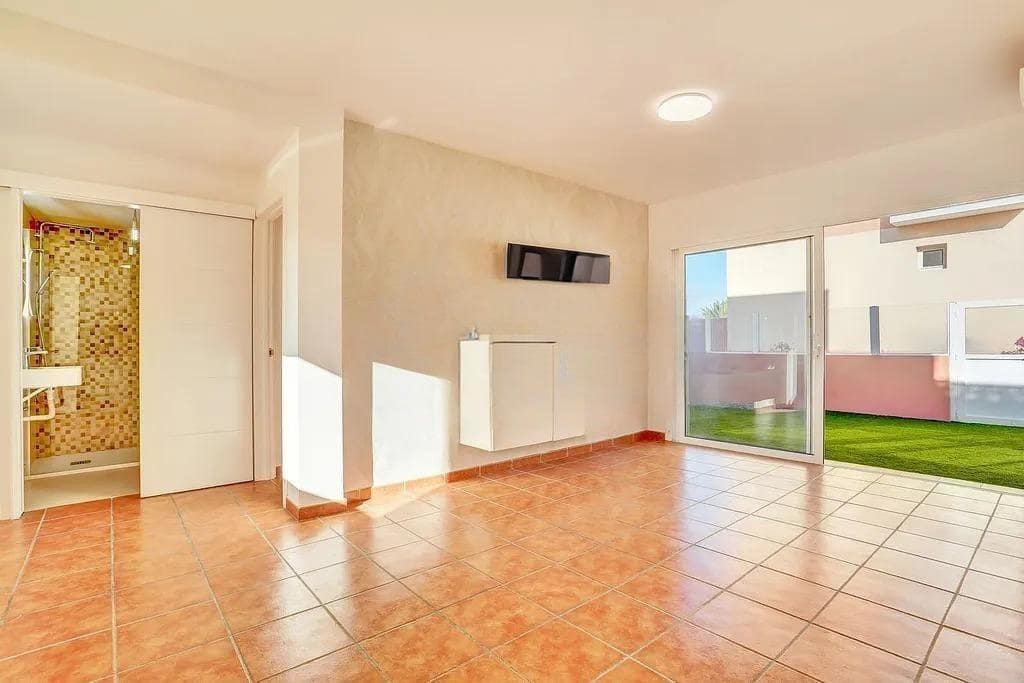 2 bedroom Apartment for sale in Corralejo - € 248,000 (Ref: 9755939)