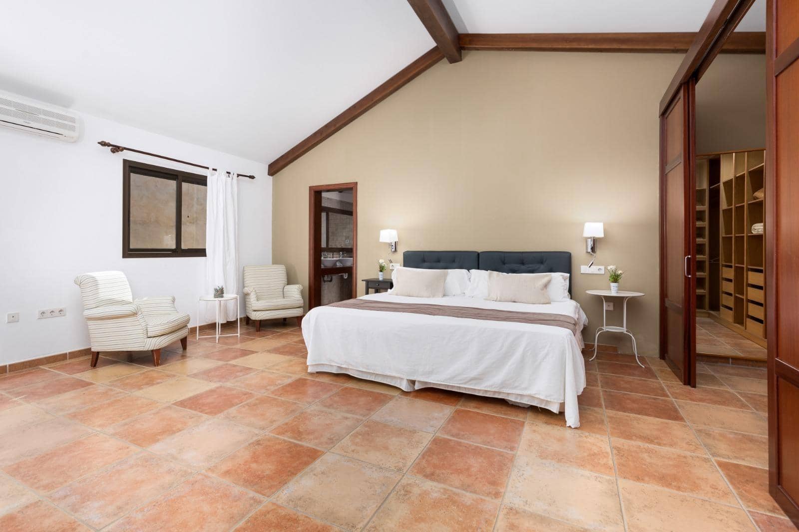 5 bedroom Villa for sale in Pajara with garage - € 990,000 (Ref: 9806663)